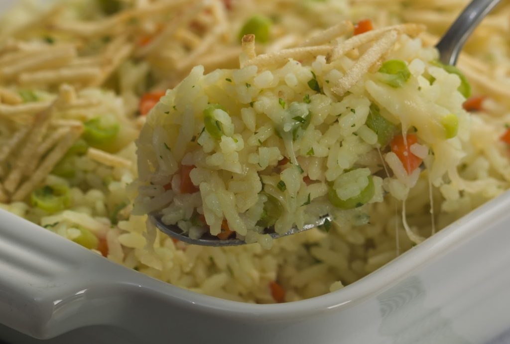 Foto de receita de arroz caprichado com legumes e queijo