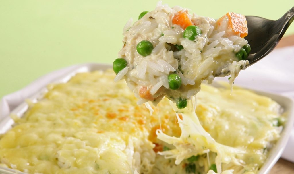Foto de receita de arroz de forno com legumes e queijo
