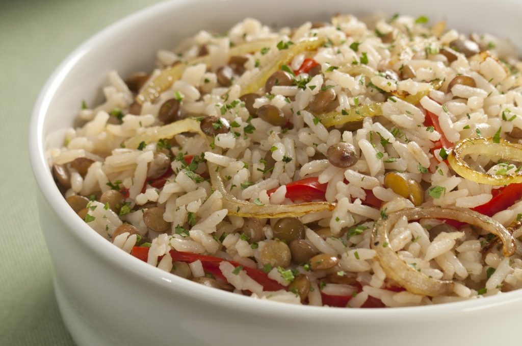 Foto de receita de arroz nutritivo com lentilha, pimentão e cebola