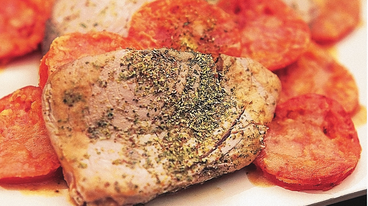 Foto de receita de atum com orégano com tomate frito