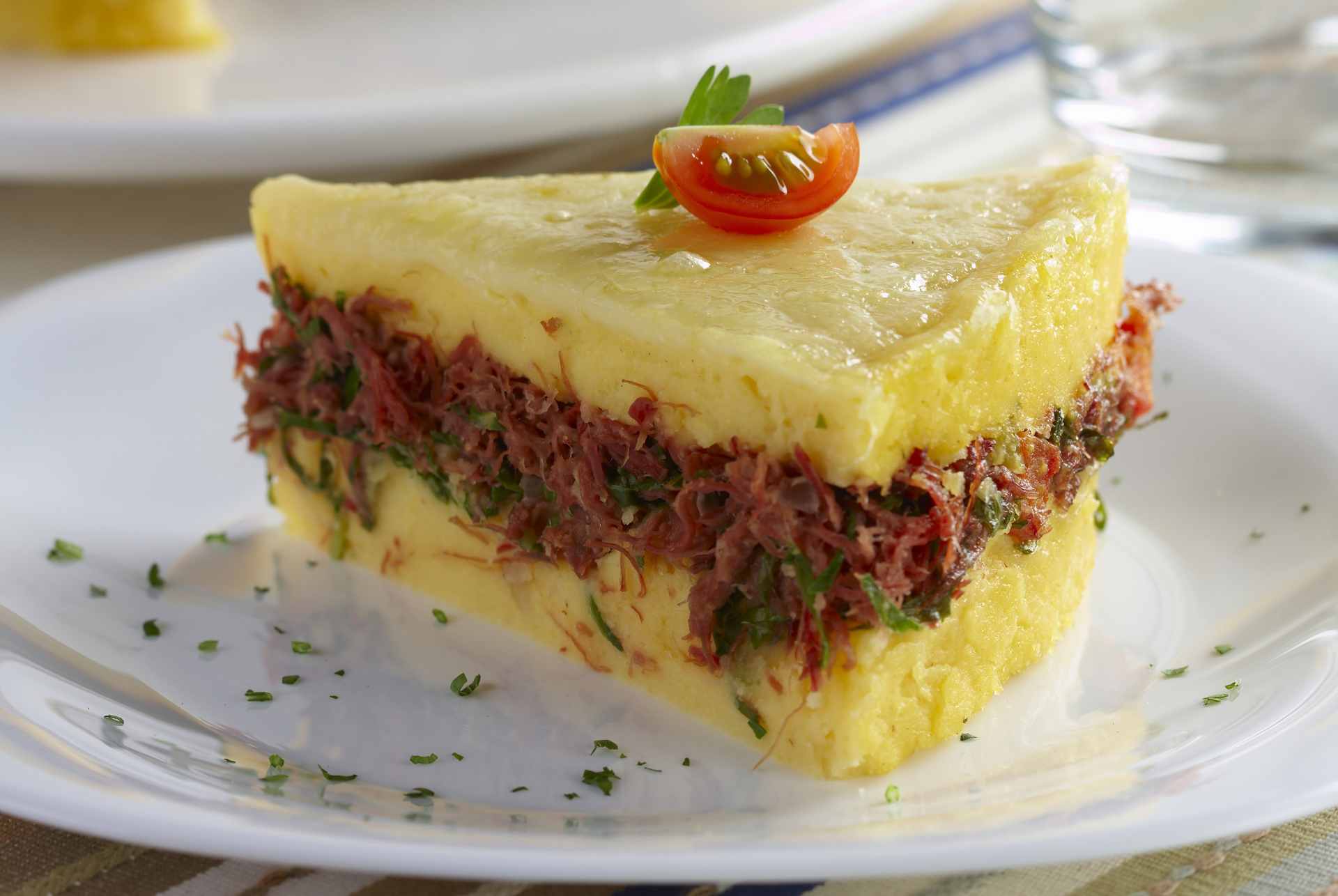 Foto de Torta de polenta com carne-seca e couve