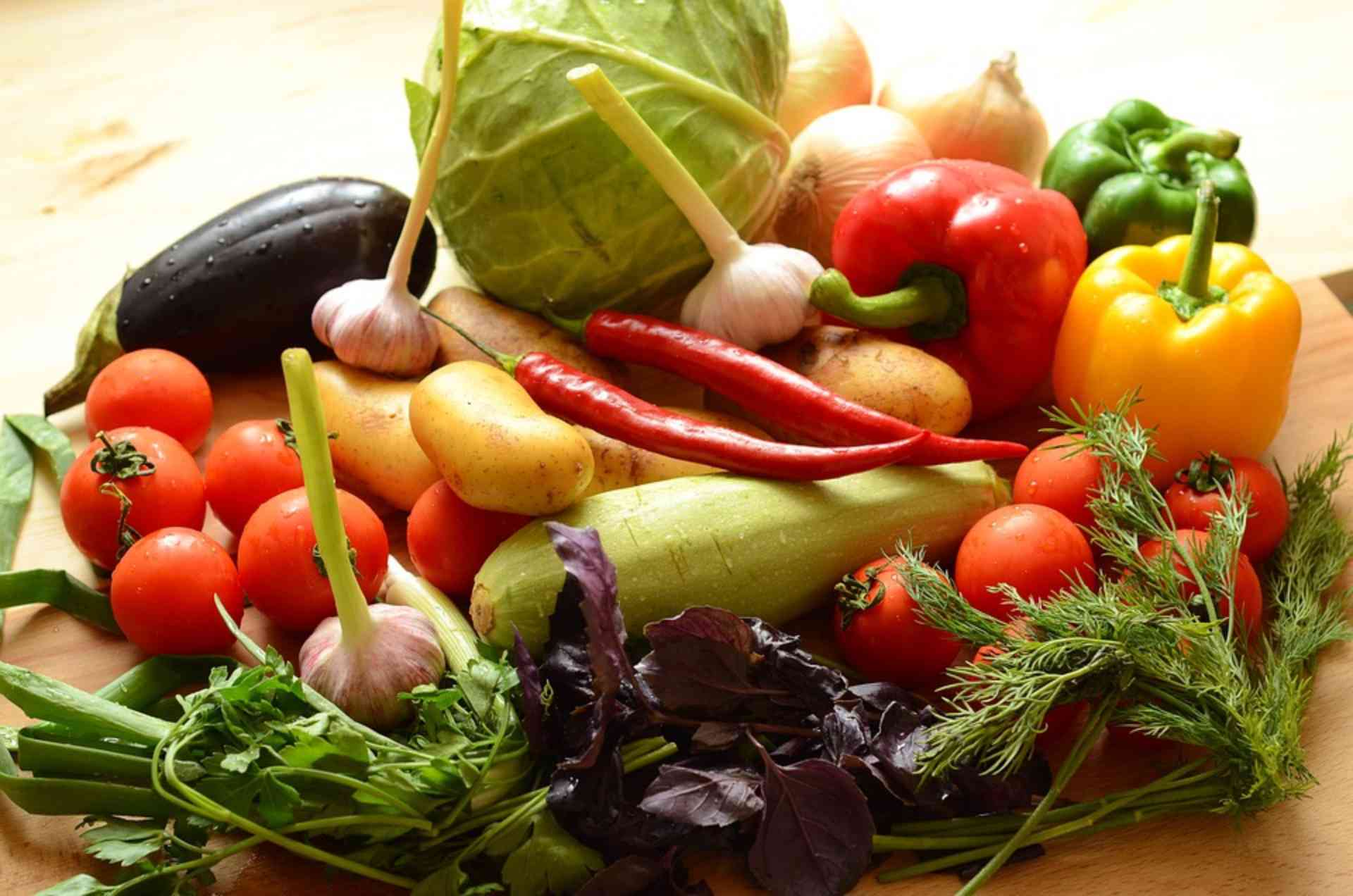 Pixabay/Como utilizar talos de legumes e verduras sem desperdício