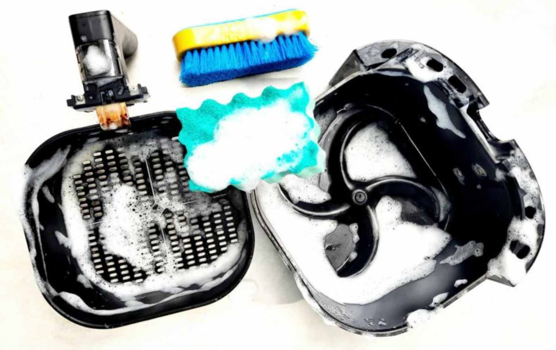 Como limpar a Airfryer corretamente sem danificar - Foto: Getty Images, iStock