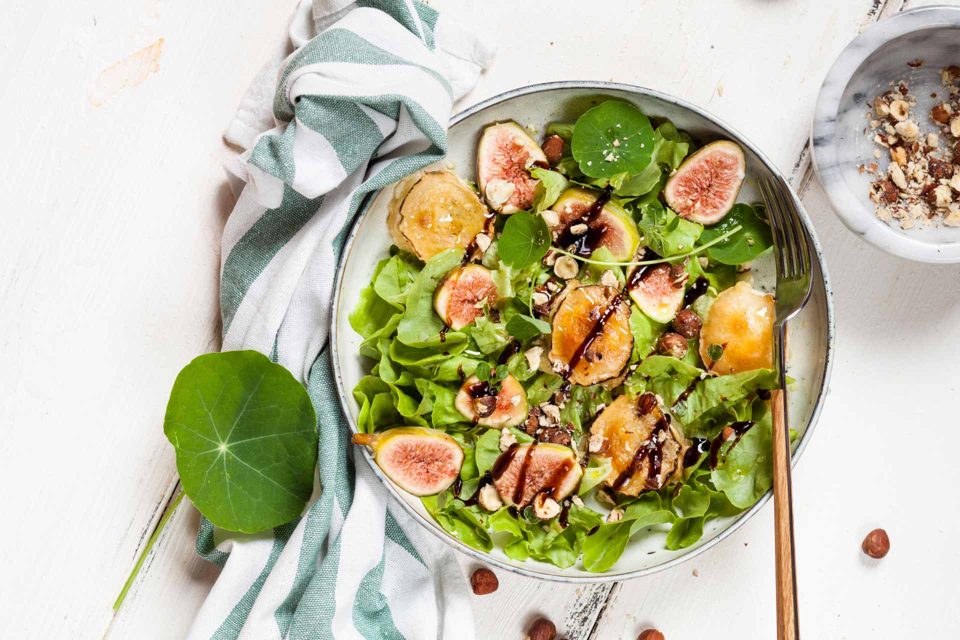Salada verde com figo